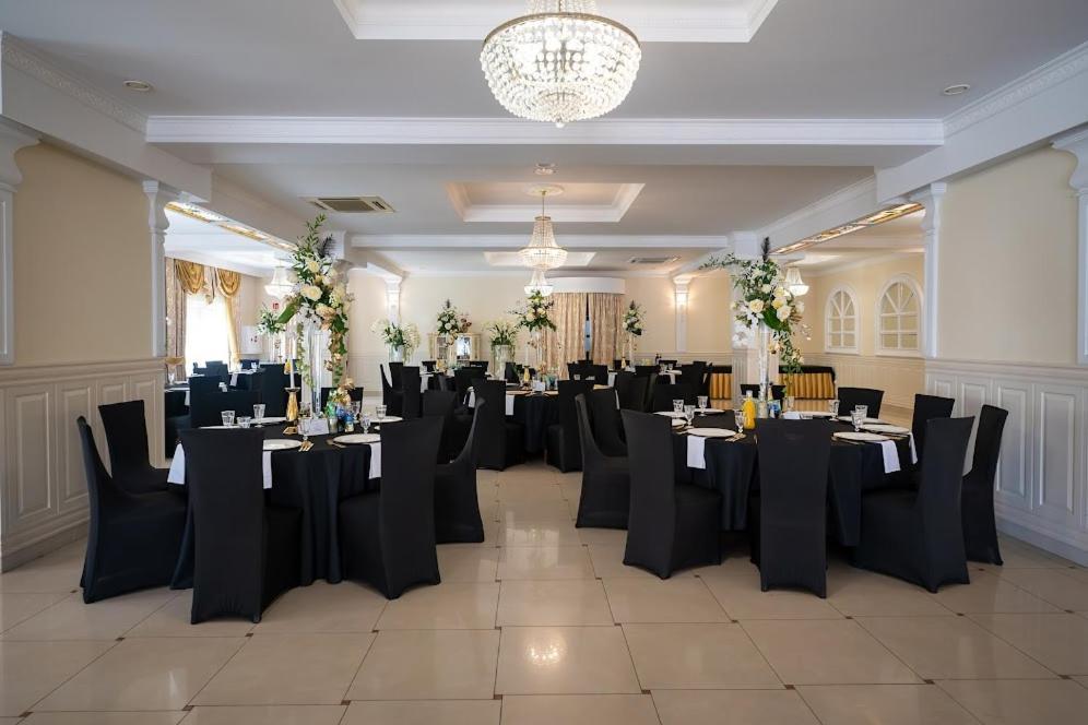 Hotel Lord Debica Екстер'єр фото