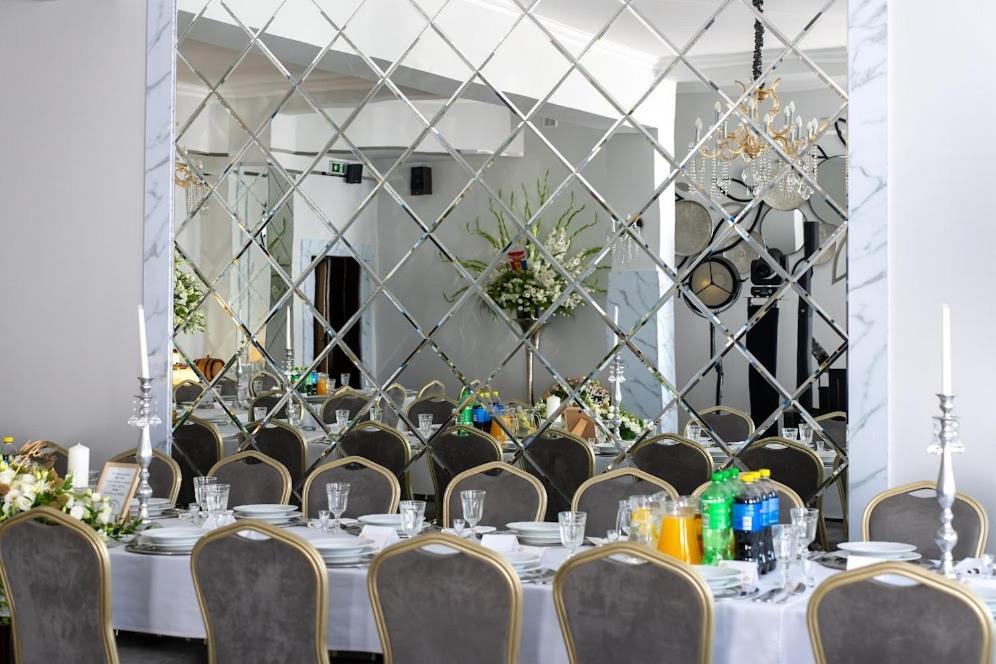 Hotel Lord Debica Екстер'єр фото