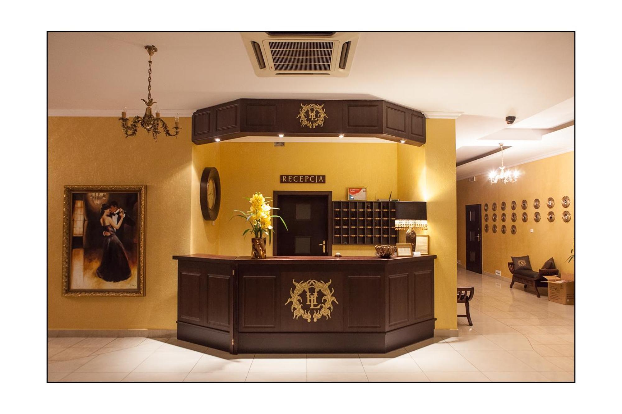 Hotel Lord Debica Екстер'єр фото