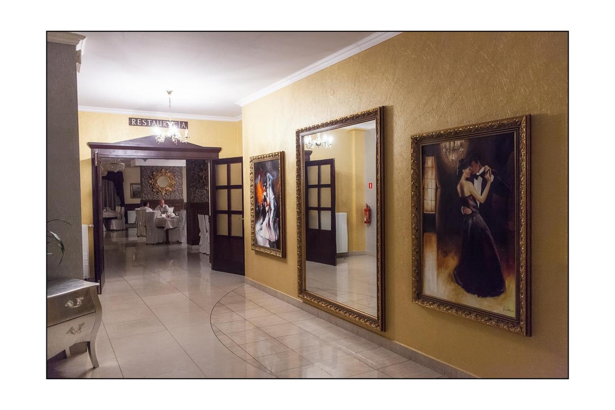 Hotel Lord Debica Екстер'єр фото