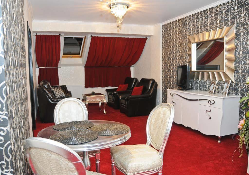 Hotel Lord Debica Екстер'єр фото