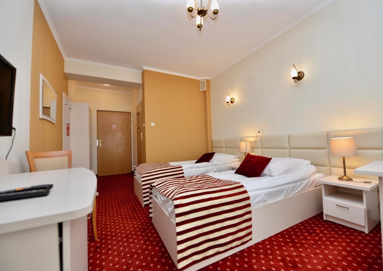 Hotel Lord Debica Екстер'єр фото