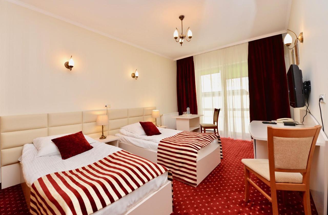 Hotel Lord Debica Екстер'єр фото