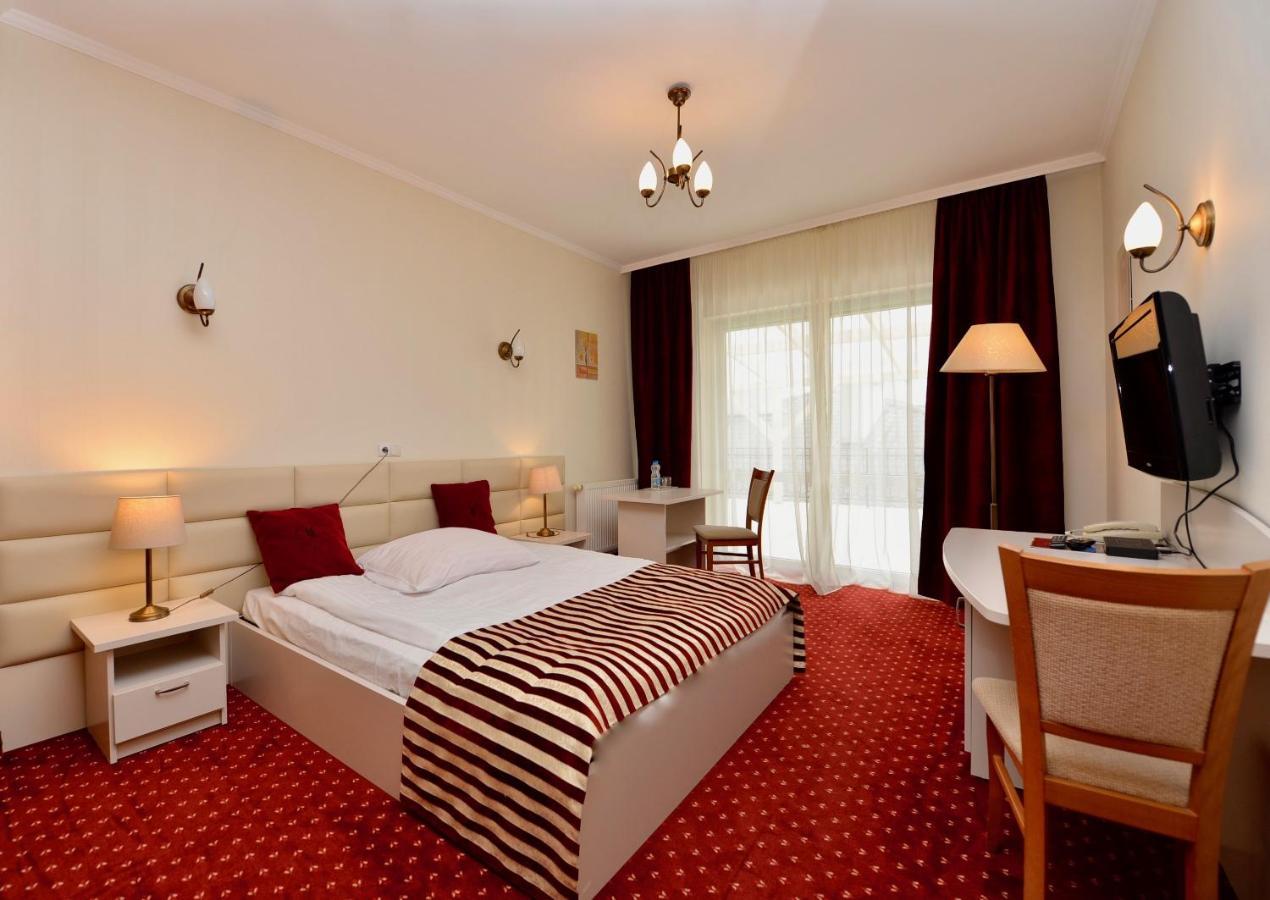 Hotel Lord Debica Екстер'єр фото
